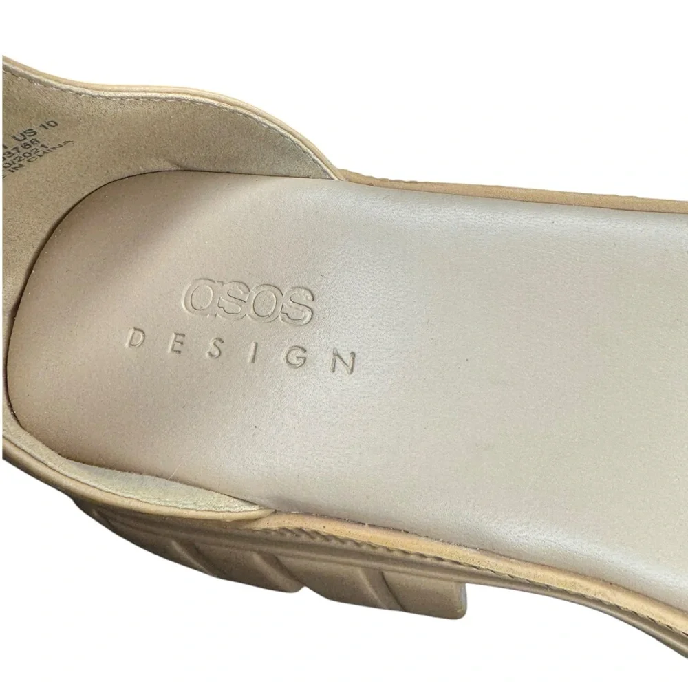 ASOS DESIGN Finicky Chunky Flat Sandals with Chain Detail – Beige – Size 10